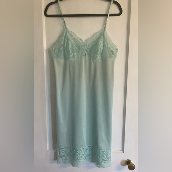Vanity Fair Other - Vintage Vanity Fair mint green chemise slip nightgown with lace detailing. 36/M